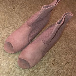 Mauve Sweater Rouge Heels.